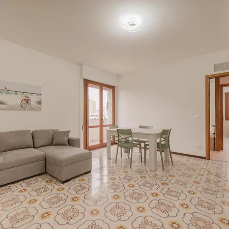 Viky Flat - 15 Min From & Free Parking Lägenhet *