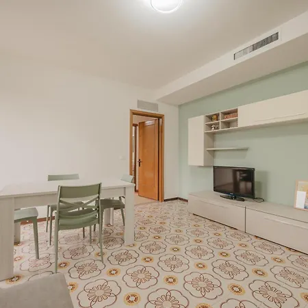 Lägenhet Viky Flat - 15 Min From & Free Parking