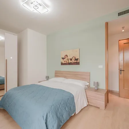 Apartament Viky Flat - 15 Min From & Free Parking Wenecja