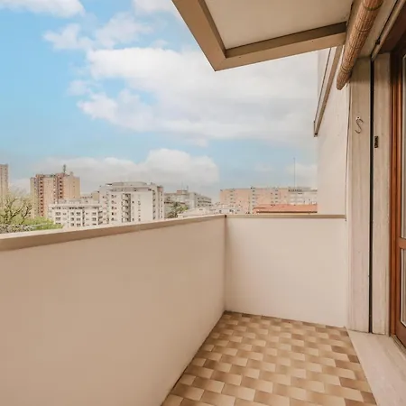 Viky Flat - 15 Min From & Free Parking *